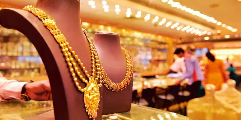 Gold prices in India drop